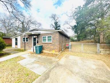 Main picture of 2209 Greenville St