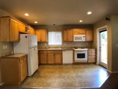 Main picture of 543 NE Truman Ln