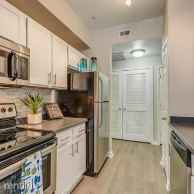 Main picture of Laurel Canyon Apartments