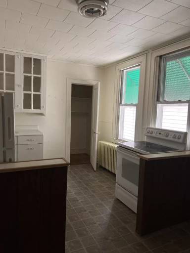 Main picture of 585 Arthur St - 4