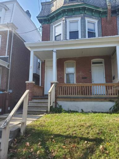Main picture of 204 W 23rd St