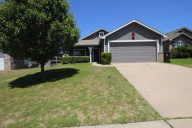 Main picture of 2220 E Elmira St