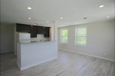 Main picture of 4023 E Elm Rd