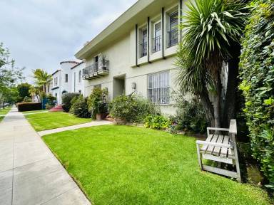 Main picture of 215 S Elm Dr