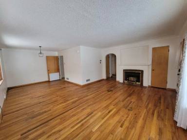Main picture of 1808 E 19th St