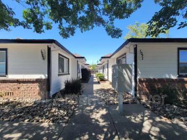 Main picture of 1071 Santiago Ave