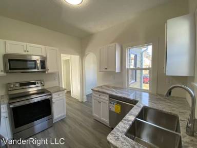 Main picture of 1104 S Main Ave