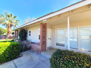 Main picture of 25193 Starr St