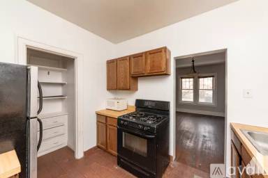 Main picture of 527 W Brompton Ave