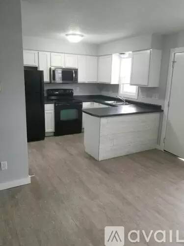 Main picture of 333 6th St S