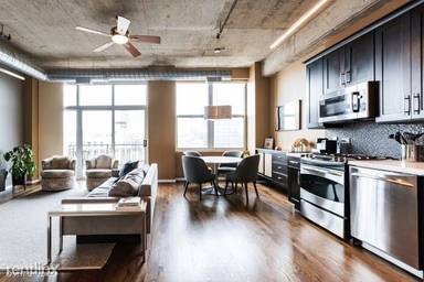 Main picture of 1000 West Adams Cond