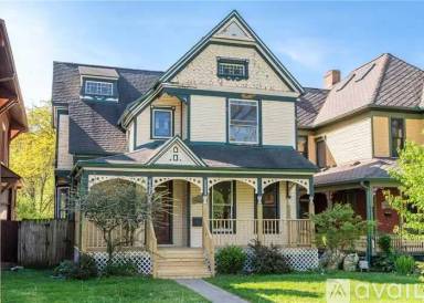 Main picture of 320 Park Dr
