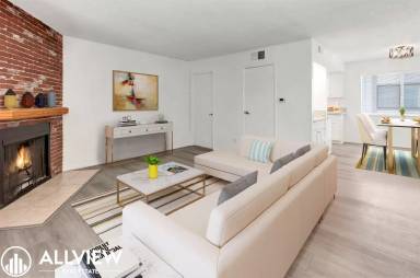 Main picture of 2204 N Broadway