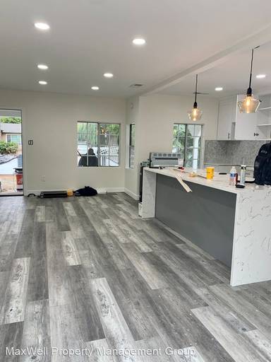 Main picture of 18413 Erwin St