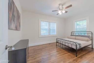 Main picture of 734 Charlotte Pl NW