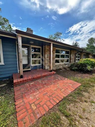 Main picture of 8021 SW 10th Ave
