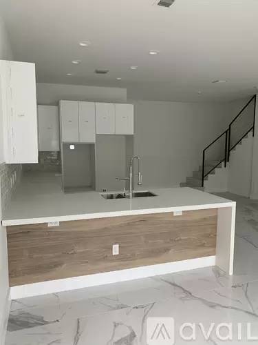 Main picture of 3246 SW 44th St