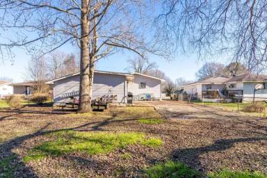 Main picture of 1607 S Mack Smith Rd