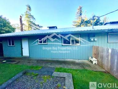 Main picture of 611 Crestview Dr