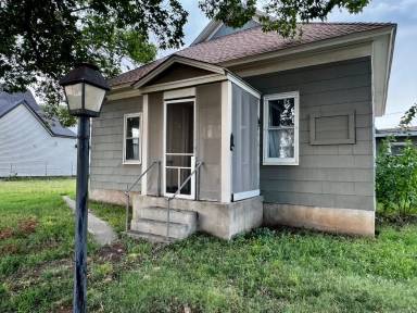 Main picture of 404 SW 3rd