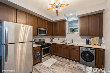 Main picture of 3524 S Prairie Ave
