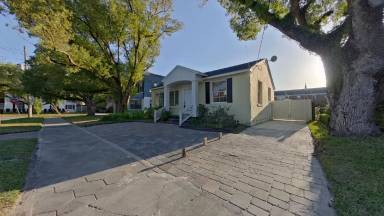 Main picture of 1754 Moro Ave