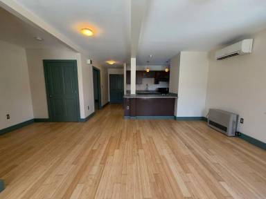 Main picture of 151 S Champlain St