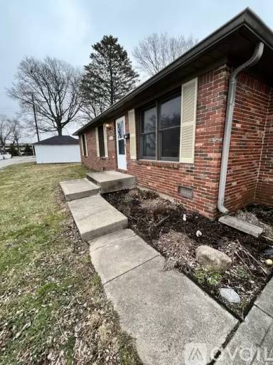 Main picture of 955 Poplar St