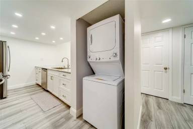 Main picture of 440 West