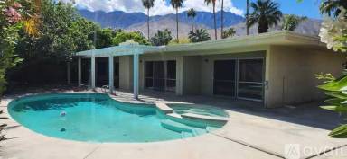 Main picture of 1379 E Madrona Dr