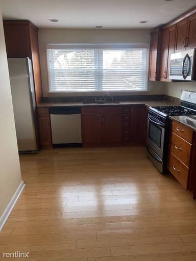 Main picture of 653 South Blvd