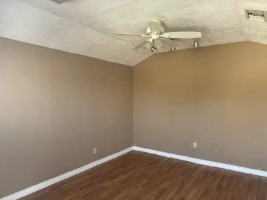 Main picture of 8000 Bay Ave
