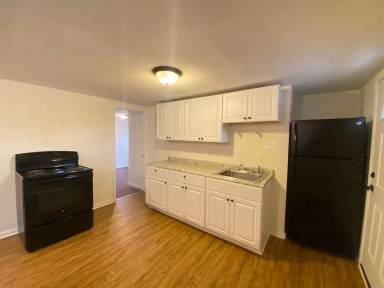 Main picture of 622 W Broadway