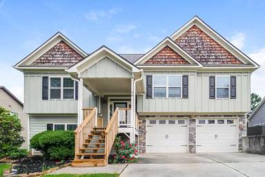 Main picture of 64 Hamil Ct NW