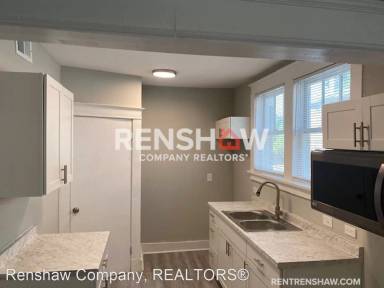 Main picture of 1099 N Parkway