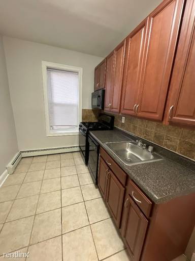 Main picture of 6 Tonnele Ave