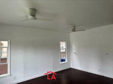 Main picture of 1607 W 49th St