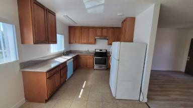 Main picture of 13129 Oxnard St