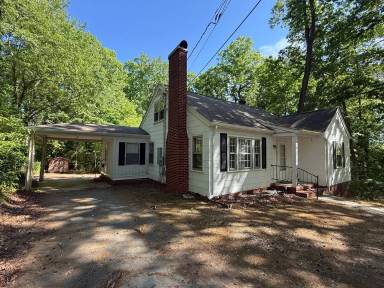 Main picture of 903 E Wade St