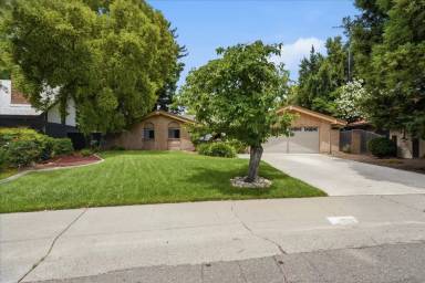 Main picture of 654 Jerome St