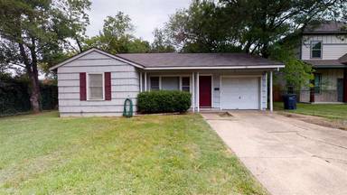 Main picture of 105 Moss St