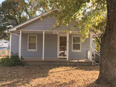 Main picture of 407 E 6th St