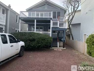 Main picture of 1138 Bay Ave