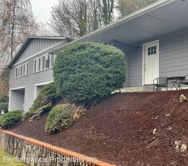 Main picture of 1412 SW Custer Dr