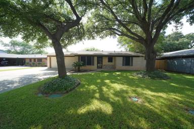 Main picture of 9802 La Rue St
