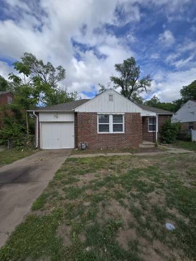 Main picture of 1040 N Volutsia Ave