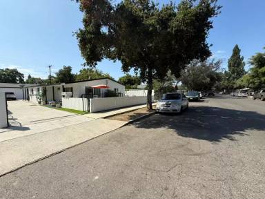 Main picture of 924 W Chestnut Ave