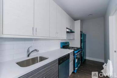 Main picture of 3915 N Janssen Ave