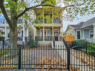 Main picture of 704 E 9th St