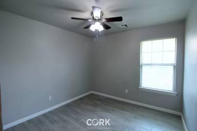 Main picture of 1001 E Edwards St